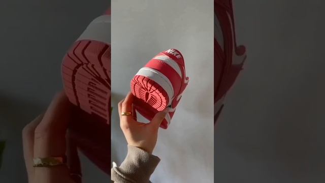 Эти оригинальные кроссовки вы можете приобрести в моем телеграм канале: t.me/KAZIEF смотреть онлайн