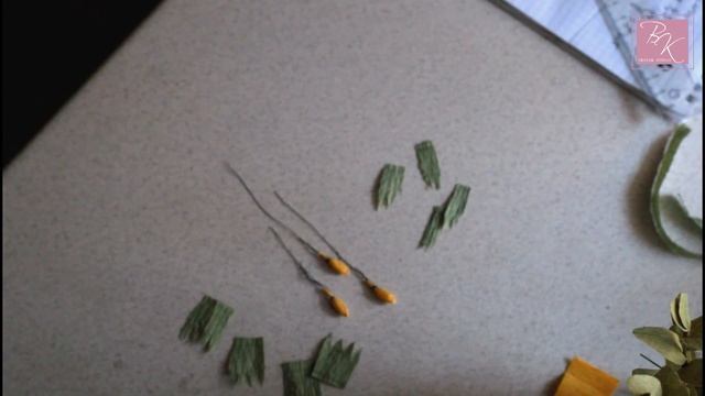 Мастер класс. Полевой лютик из гофрированной бумаги. Hand made paper flowers смотреть онлайн