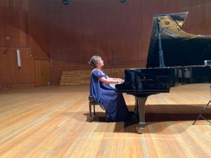 Шопен Забытый вальс.mp4
исп. Наталия Ольховская