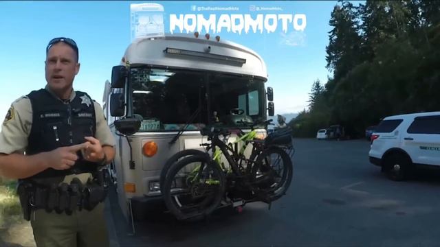 This is why people don’t trust cops anymore смотреть онлайн