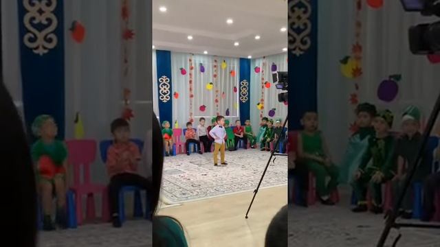 Алан в садике, осенний бал. Рассказал стихотворение смотреть онлайн