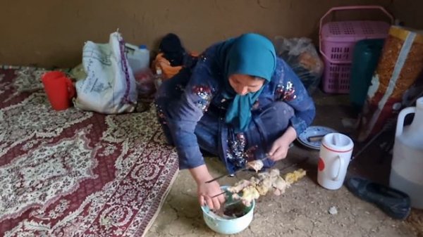 "Life in the shadow of a beggar: the hard life of a nomadic widow in the wild😭