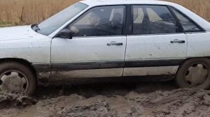 Ауди 100 quattro резвится в ГРЯЗИ / тест блокировок / off-road