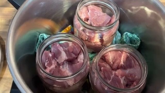 Авторская тушенка из свинины в скороварке на индукции. Просто и вкусно. Кулинарим в Болгарии смотреть онлайн