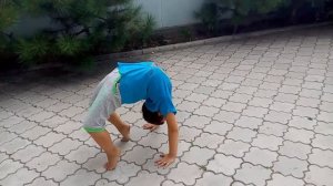 Как научится делать мостик с перекидом назад