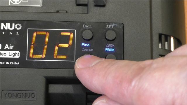 Популярный бюджетный накамерный свет YongNuo YN-300 AIR PRO - Что внутри? Посылка с eBay. смотреть онлайн