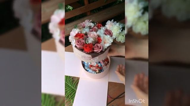 Шикарный подарок из мыльных роз со сладким сюрпризом смотреть онлайн