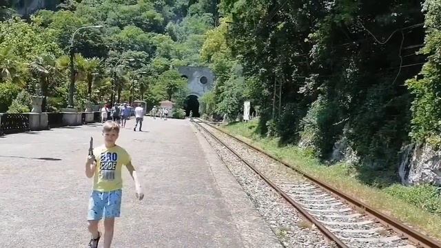 Абхазия, Афон, грот Симона Канонита,старая станция. смотреть онлайн