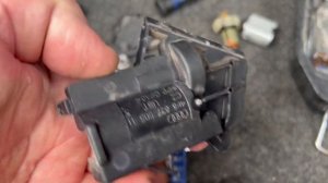 Багажник не открывается с кнопки, с брелока через раз