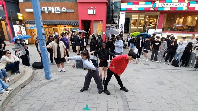 RED CREW & DADADA CREW. UNIQUE FASCINATING BUSKING. HONGDAE STREET.