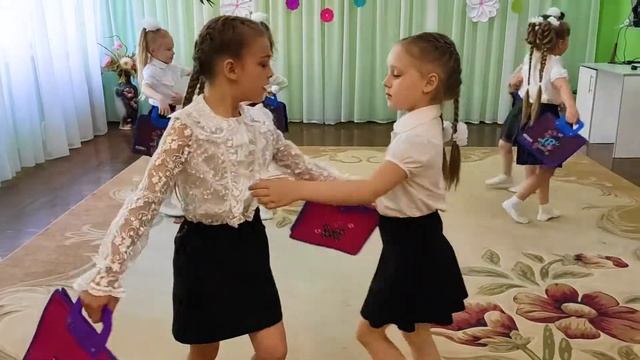 Муниципальный этап регионального фестиваля "Мозаика детства" танец"Подружки" смотреть онлайн