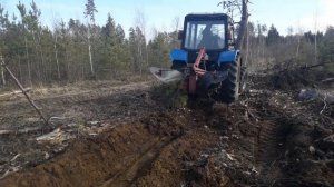 Трактор Беларус Мтз 82.1 С огромным плугом пашет Лес !