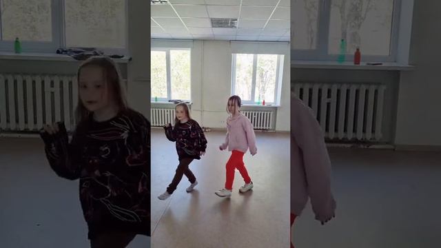 Девочки танцуют челендж смотреть онлайн