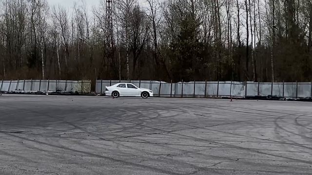 Дед впервые дрифтит на подготовленном дрифт корче! Реакция бесценна! смотреть онлайн