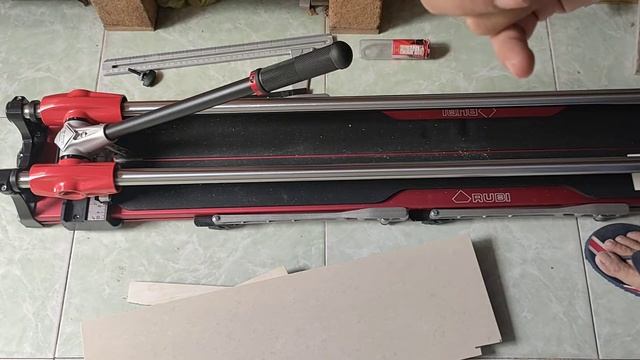 Test lưỡi 22mm màu đen cắt gạch granite toàn phần dài 90cm dày 12mm với Bàn cắt gạch HIT 1200 Plus смотреть онлайн