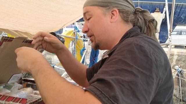 Unboxing vom langsamsten Paket der Welt. смотреть онлайн