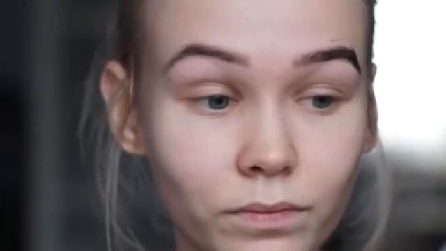 Глядя в зеркало. Брови смотреть онлайн