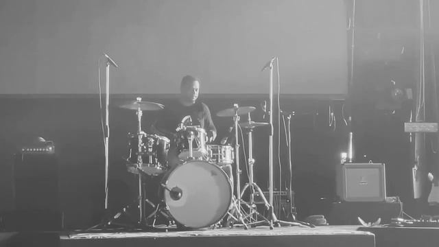 Daren testing out the Pearl Vision Series Drumkit смотреть онлайн