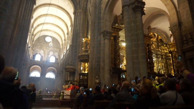 Butafumeiro Swung at Pilgrims' Mass in Cathedral of Santiago de Compostela смотреть онлайн