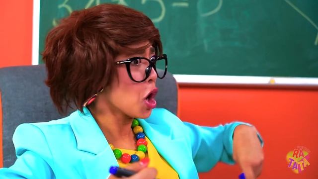 БОГАТАЯ БЛИЗНЯШКА VS БЕДНАЯ БЛИЗНЯШКА | Разные типы сестер и Хорошая Vs Плохая сестра от RATATA