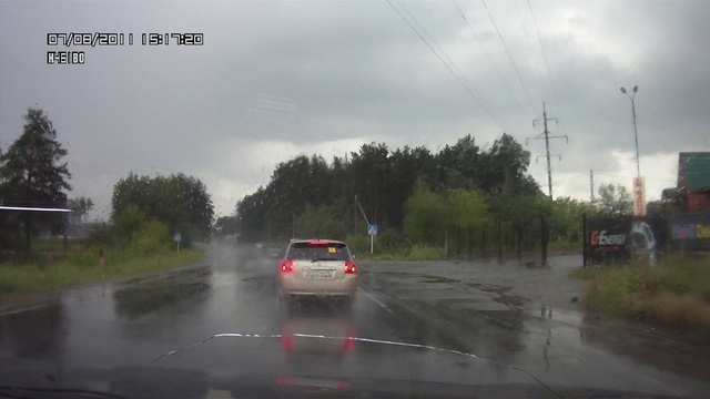 Девушка водитель обливает пешеходов смотреть онлайн
