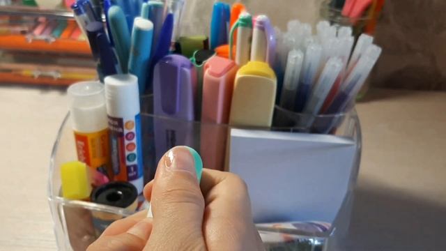 ОБЗОР НА МОЙ НОВЫЙ СТОЛ /маркеры/тетради /ручки и т.д ? смотреть онлайн