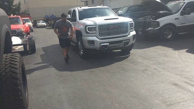 L5p Duramax straight pipe burnout смотреть онлайн