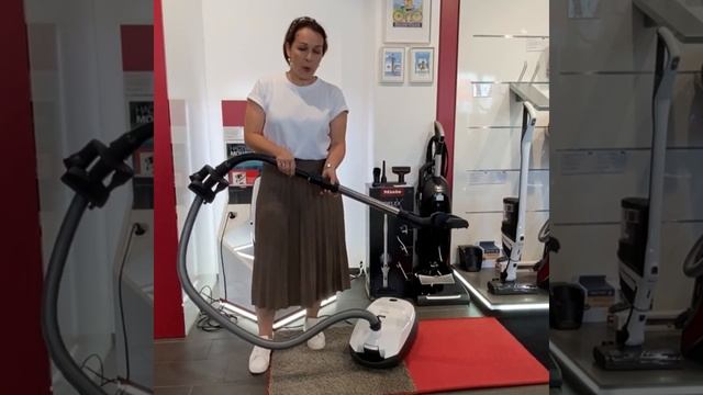 Пылесос Miele C1 смотреть онлайн