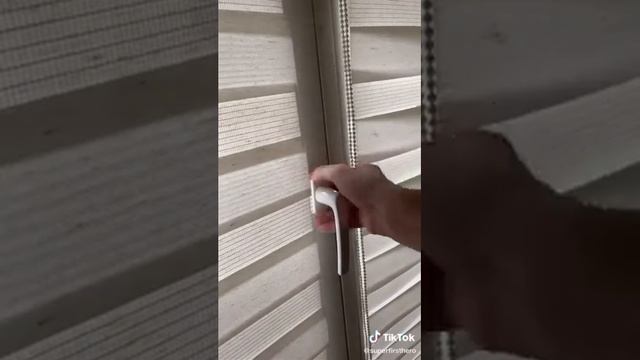 НАДОЕЛО ЧТО СУП С ЛОЖКИ ПОСТОЯННО СТЕКАЕТ...