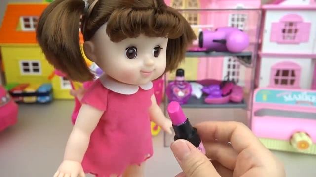 Baby Doli and beauty surprise eggs bag and baby doll hair shop toys play смотреть онлайн
