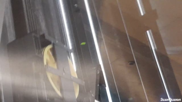 Наклонный лифт на ЖД вокзале Цюриха. Шахта лифта снаружи