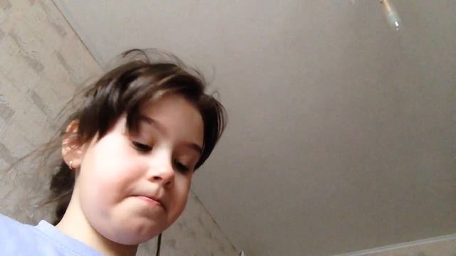 Покажи конфеты которые подарила мне бабушка Роза тюльпан Рафаэлло, шоколадка!!! смотреть онлайн