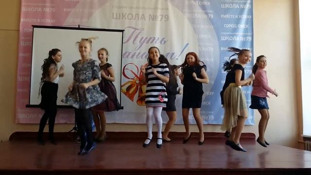 8 марта в школе поздравляем мам "Танец девочек"))♥♥♥ смотреть онлайн