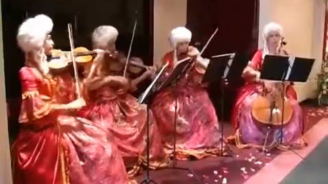 Струнный квартет в костюмах 18 века 89015444723