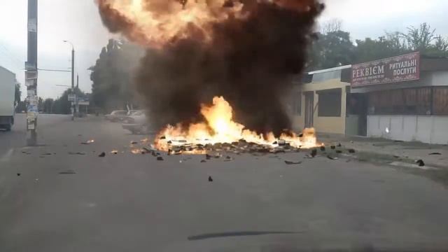 Ракета поразила шиномонтаж смотреть онлайн