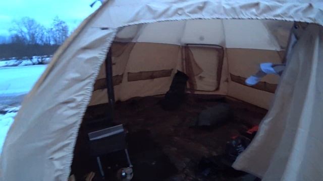 Огромные торосы на горной реке / Аэролодка Берег , рыбалка по последнему льду смотреть онлайн