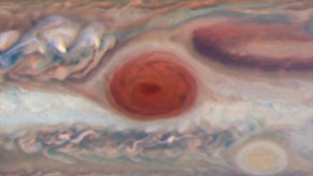 Красное пятно Юпитера продолжает уменьшаться, показывает телескоп Хаббл смотреть онлайн
