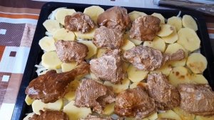 УТКА кусочками с картошкой в духовке // DUSK slices with potatoes in the oven. ENG SUB