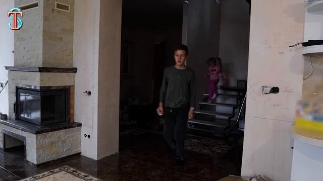 РАДУЖНЫЕ ДРУЗЬЯ - 1 ночь! Встретили СИНЕГО МОНСТРА в ПАРКЕ смотреть онлайн