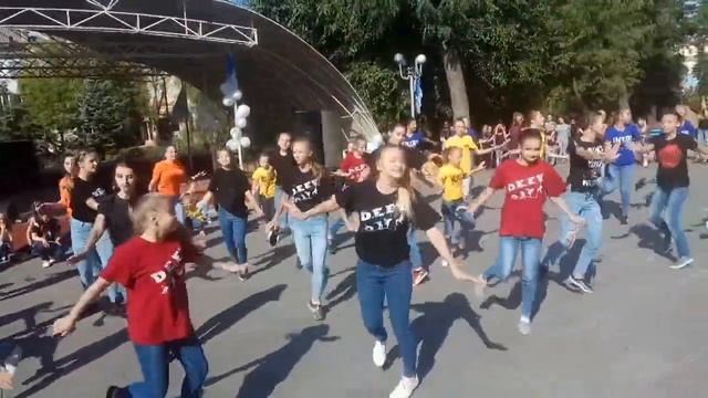 Луганск Флешмоб День Города 8.09.18 смотреть онлайн