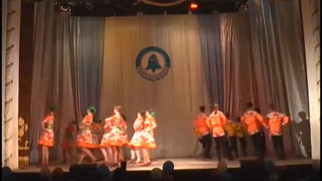Уличная заварушка.wmv Ансамбль "Звоны" смотреть онлайн