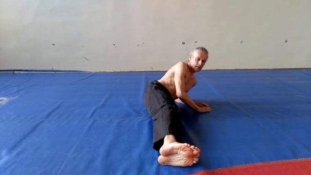 Упражнение №1 для разработки поясничного отдела позвоночника ( работа с "нижним котлом") смотреть онлайн