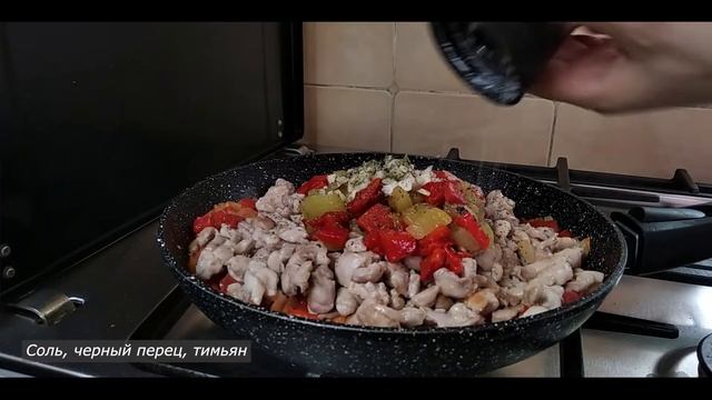 Пирог с курицей, овощами и сыром