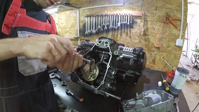 Suzuki GSF400 Bandit.Сборка поддона. Запуск. смотреть онлайн