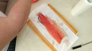 Как правильно разделать и засолить,слабосолёную форель в домашних условиях.