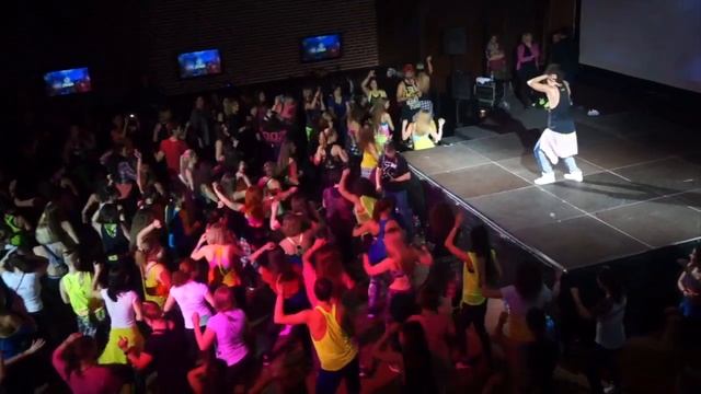 Зумба класс!!! Зажигательная #ZUMBAPARTY с Херман Мело #Zumba смотреть онлайн