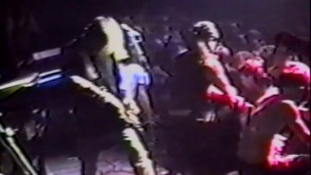 Nirvana Live - Love Buzz смотреть онлайн