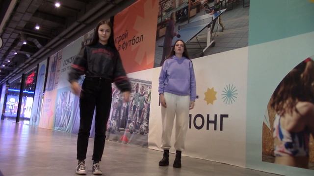 Оля VS Танцы\\Камера в руках СЕСТРЫ\\Наташа учит танцам\\Попробуй ПОВТОРИ... смотреть онлайн