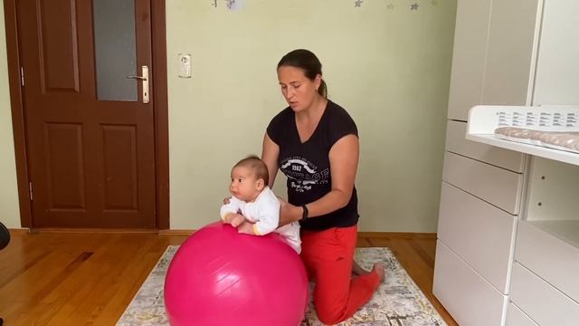Комплекс на фитболе для грудничка от 3 недель до 3 месяцев смотреть онлайн