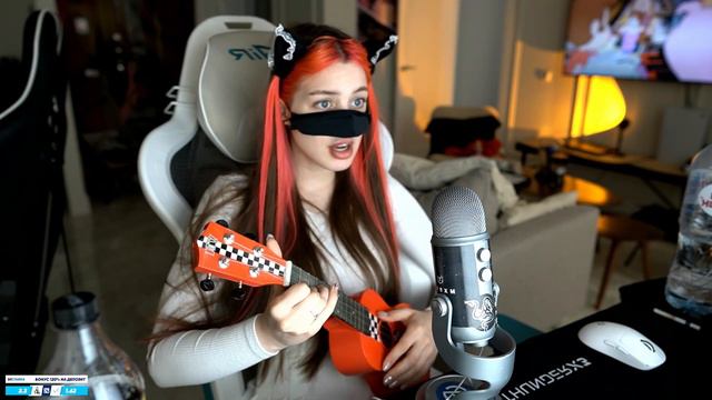 Акулич Поет и играет на Укулеле смотреть онлайн